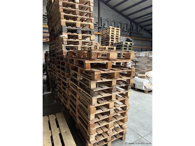 Grote partij wegwerppalletten - afbeelding 2 van  3