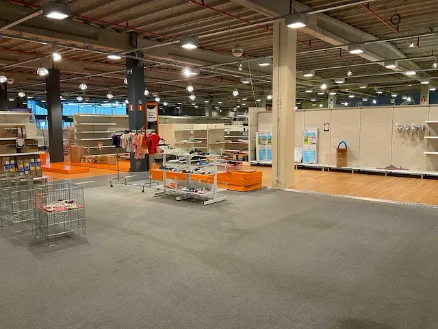Grote partij winkelstellingen - afbeelding 2 van  30