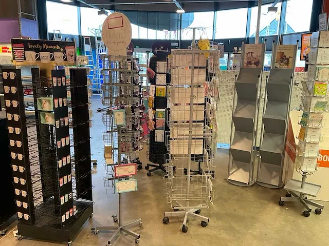 Grote partij winkelstellingen - afbeelding 9 van  30