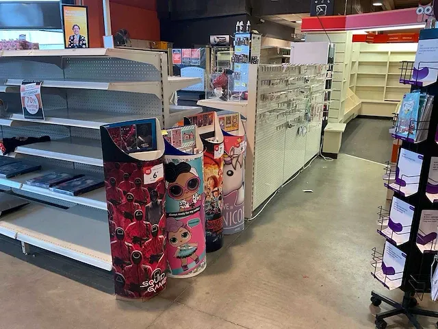 Grote partij winkelstellingen - afbeelding 10 van  30