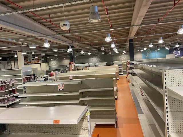 Grote partij winkelstellingen - afbeelding 1 van  30