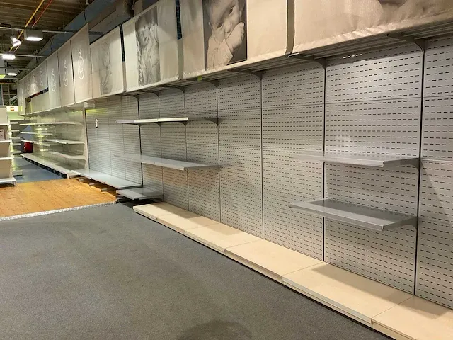 Grote partij winkelstellingen - afbeelding 30 van  30
