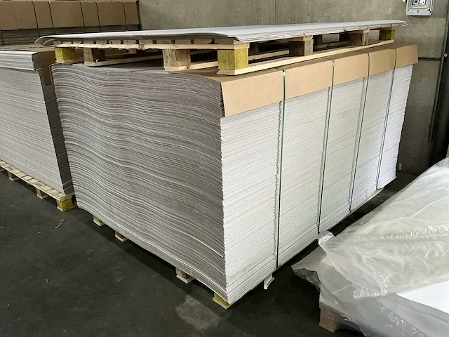 Grote partij wit golfkarton 160x240 - afbeelding 4 van  10