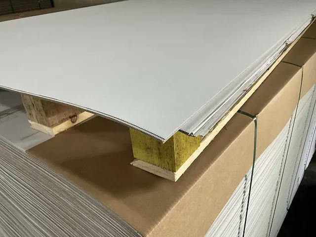 Grote partij wit golfkarton 160x240 - afbeelding 5 van  10
