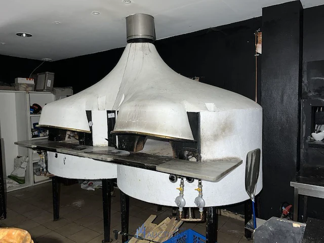 Grote pizza oven - afbeelding 1 van  19