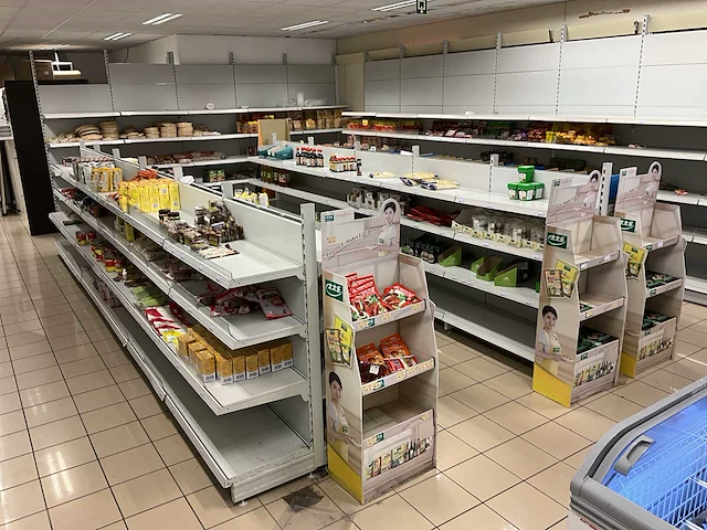 Grote restpartij aziatisch voedsel - afbeelding 1 van  70