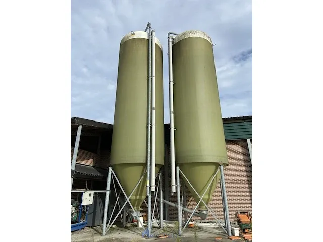 Grote silo - afbeelding 1 van  14