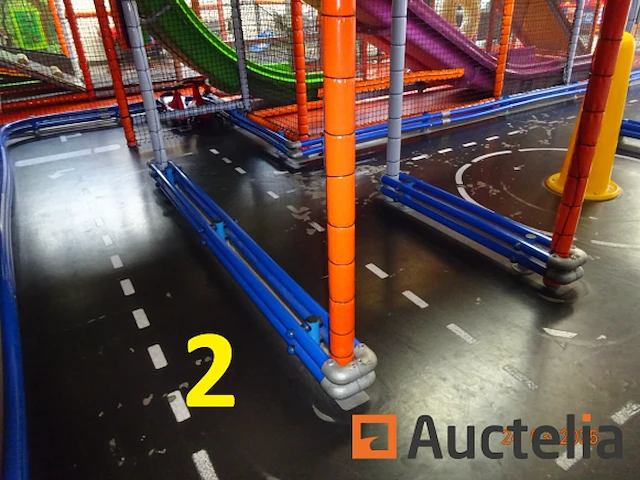 Grote speelmodule inclusief karrencircuit +/- 60 m² - afbeelding 10 van  38