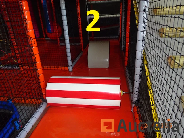 Grote speelmodule inclusief karrencircuit +/- 60 m² - afbeelding 14 van  38