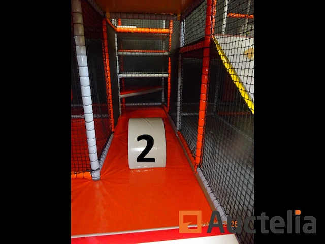 Grote speelmodule inclusief karrencircuit +/- 60 m² - afbeelding 16 van  38