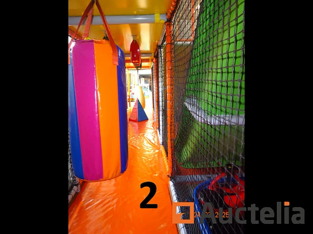 Grote speelmodule inclusief karrencircuit +/- 60 m² - afbeelding 29 van  38