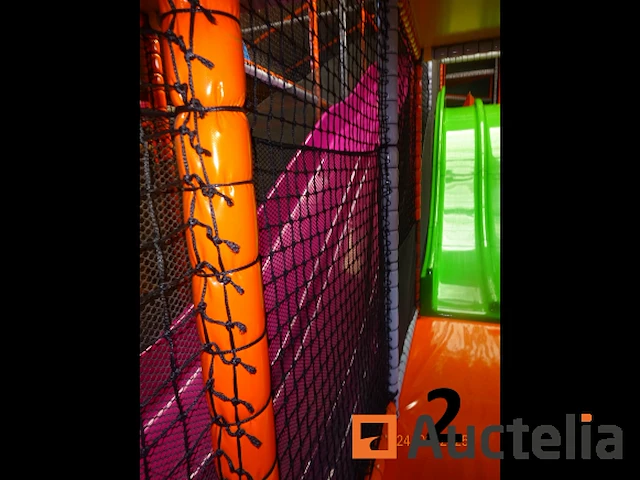 Grote speelmodule inclusief karrencircuit +/- 60 m² - afbeelding 30 van  38