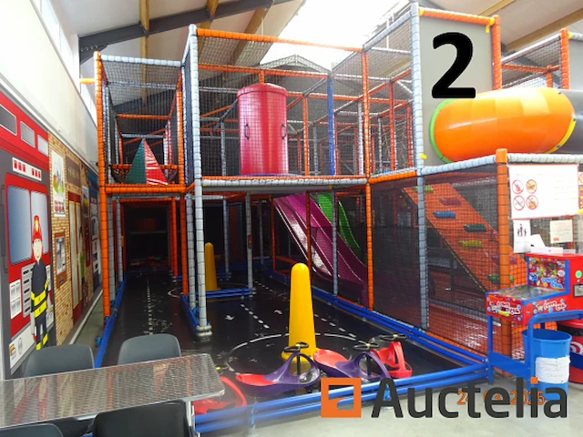 Grote speelmodule inclusief karrencircuit +/- 60 m² - afbeelding 3 van  38