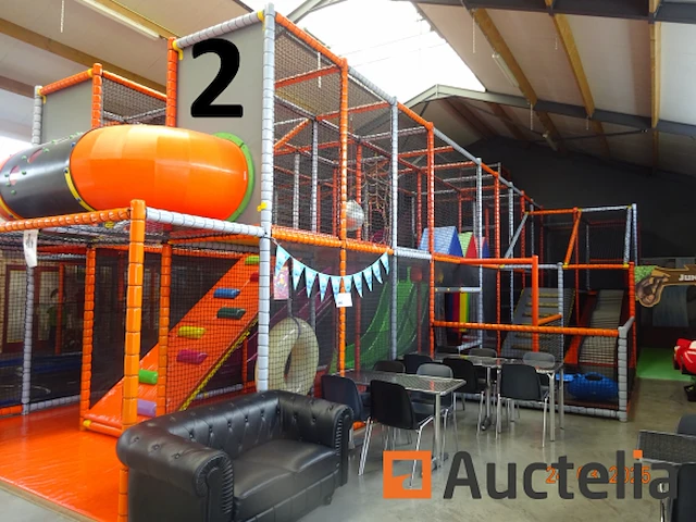 Grote speelmodule inclusief karrencircuit +/- 60 m² - afbeelding 4 van  38