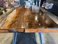 Grote tafel hout met epoxy - afbeelding 5 van  9