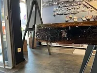 Grote tafel hout met epoxy - afbeelding 7 van  9
