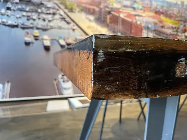Grote tafel hout met epoxy - afbeelding 8 van  9