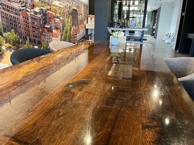 Grote tafel hout met epoxy - afbeelding 9 van  9