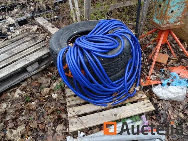 Grote tuinslang. - afbeelding 1 van  3