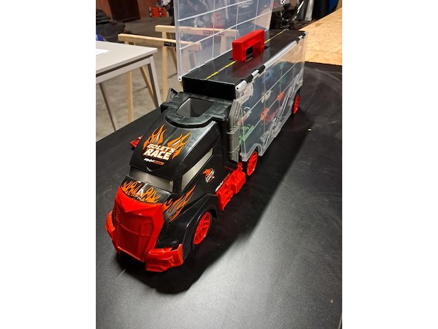 Grote vrachtwagen met opberg voor auto's (bijhorende auto's) - afbeelding 1 van  9