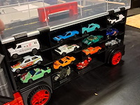 Grote vrachtwagen met opberg voor auto's (bijhorende auto's) - afbeelding 2 van  9