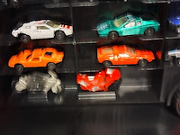 Grote vrachtwagen met opberg voor auto's (bijhorende auto's) - afbeelding 3 van  9