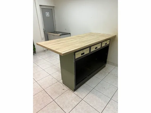 Grote werktafel met metalen kast en schuiven - afbeelding 2 van  5