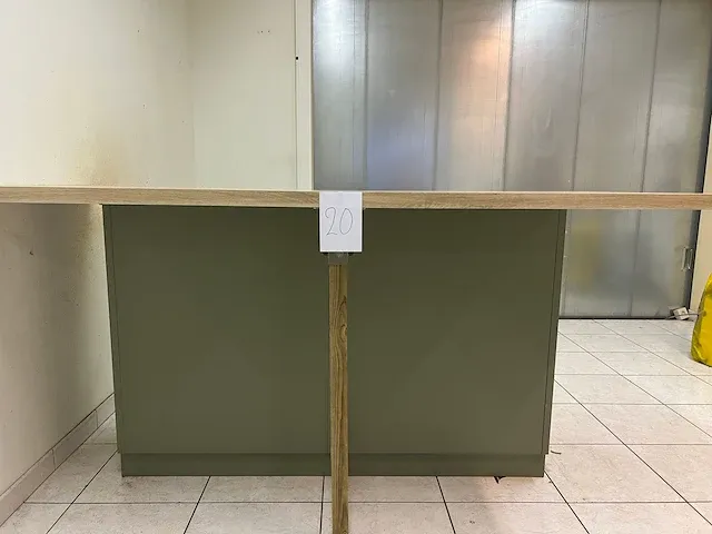 Grote werktafel met metalen kast en schuiven - afbeelding 4 van  5