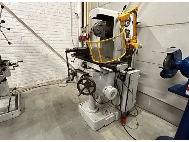 Grupp uf 100 universele freesmachine - afbeelding 1 van  9