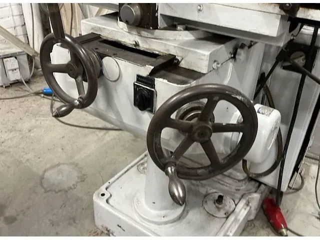 Grupp uf 100 universele freesmachine - afbeelding 8 van  9