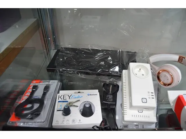 Gsm emporia e30, draadloze oortjes m90 pro, draadloze hoofdtelefoon philips, 3 draadloze hoofdtelefoons xtronic, soundbar azatom, key finder, 2 usb kabels, wifi powerline - afbeelding 2 van  10