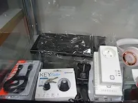 Gsm emporia e30, draadloze oortjes m90 pro, draadloze hoofdtelefoon philips, 3 draadloze hoofdtelefoons xtronic, soundbar azatom, key finder, 2 usb kabels, wifi powerline - afbeelding 2 van  10