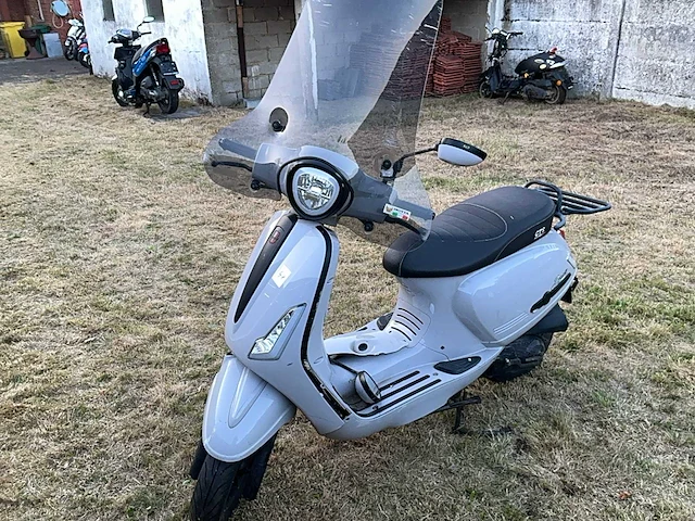 Gts bravo scooter - afbeelding 1 van  6