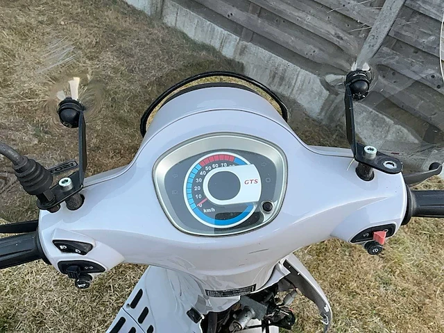 Gts bravo scooter - afbeelding 6 van  6