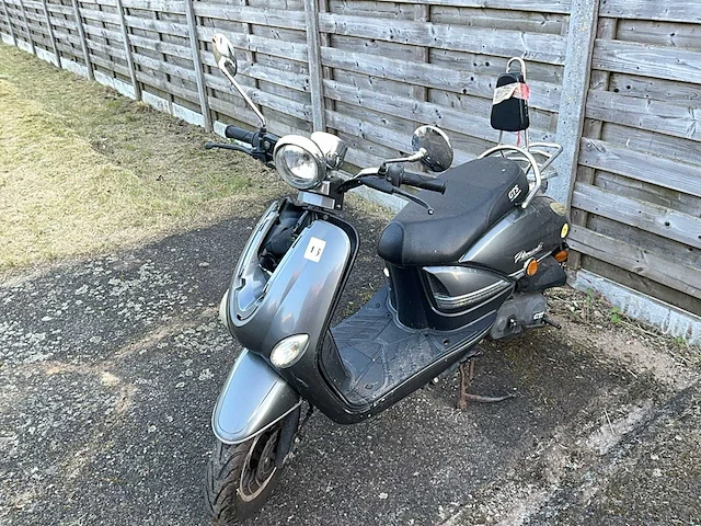 Gts piemonte scooter - afbeelding 1 van  7