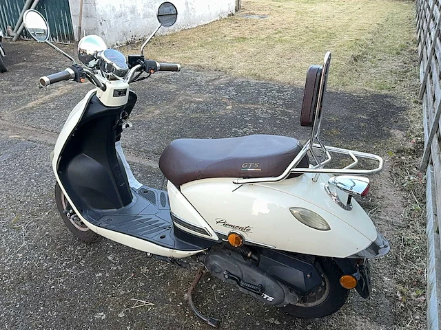 Gts piemonte scooter - afbeelding 5 van  8
