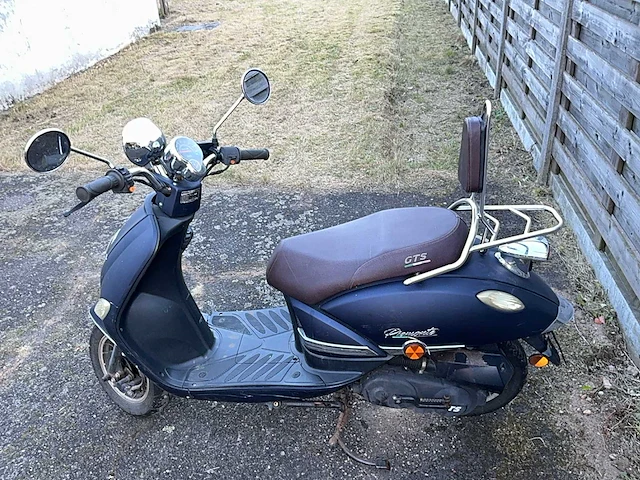 Gts piemonte scooter - afbeelding 6 van  7