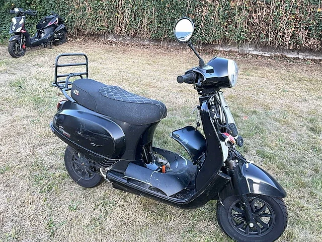 Gts toscana scooter - afbeelding 3 van  5