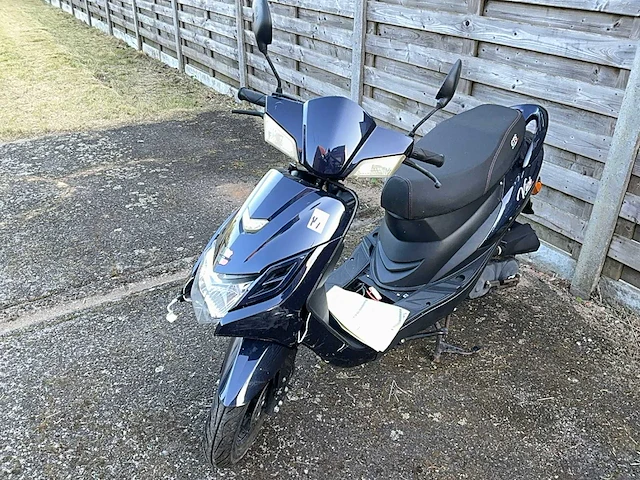 Gts vici scooter - afbeelding 1 van  9