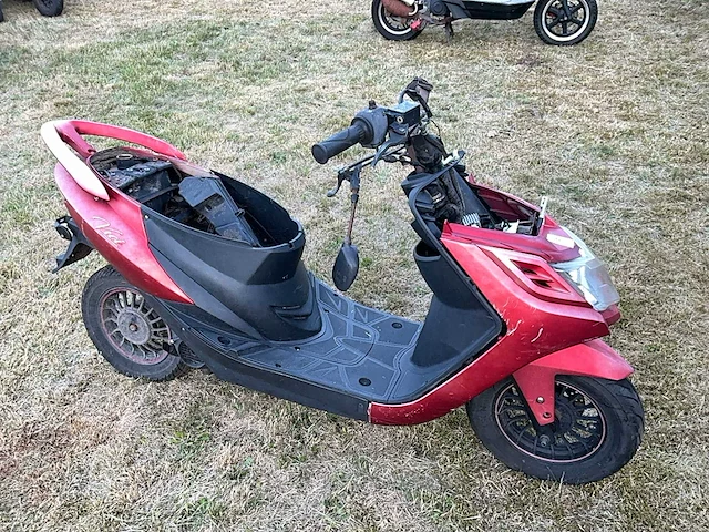 Gts vici scooter - afbeelding 3 van  6