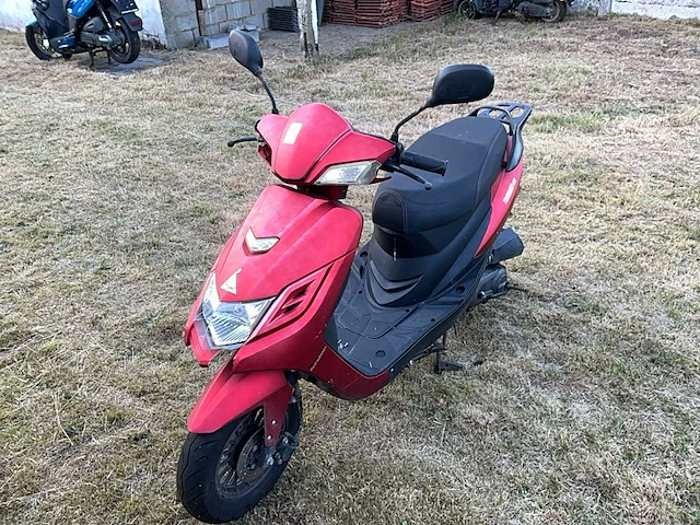 Gts vici turbho scooter - afbeelding 1 van  6