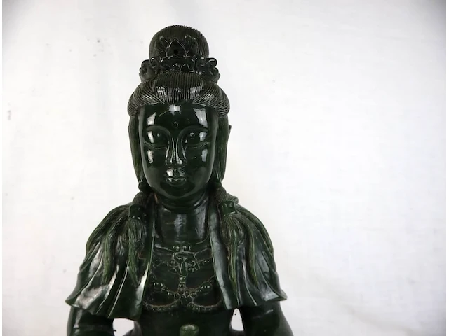 Guan yin beeld groene jade - afbeelding 9 van  16