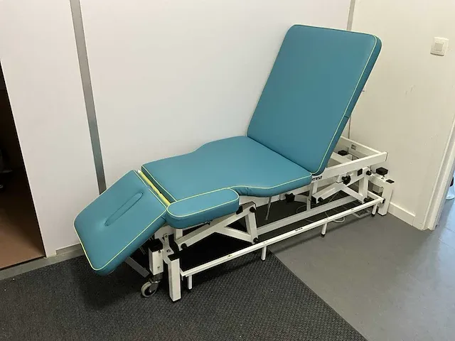 Gymna osteo lux verrijdbare elektrische behandeltafel - afbeelding 1 van  7
