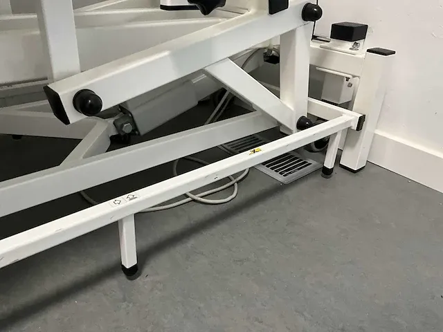 Gymna osteo lux verrijdbare elektrische behandeltafel - afbeelding 6 van  7