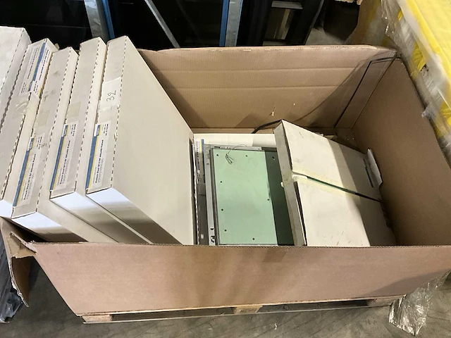 Gyproc diverse bouwmaterialen inspectie luiken partij 1 2 paletten - afbeelding 1 van  7