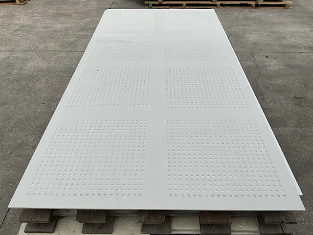 Gyproc geperforeerde platen - 3 modellen totaal 63 platen - afbeelding 1 van  9