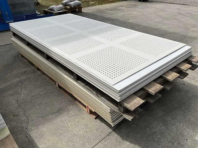 Gyproc geperforeerde platen - 3 modellen totaal 63 platen - afbeelding 8 van  9
