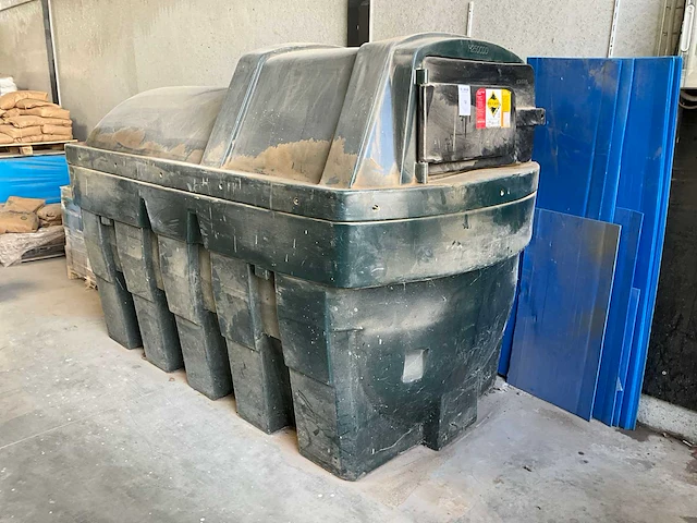H2500dd brandstof opslagtank - afbeelding 1 van  6