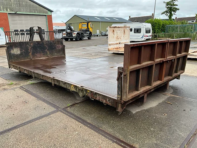 Haakarm plateau container laadvloer flat platte afzetcontainer - afbeelding 5 van  11