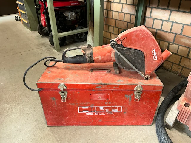Haakse slijper hilti - afbeelding 1 van  7